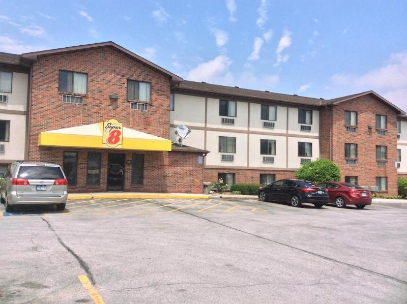 Мотель Super 8 By Wyndham Omaha/West Dodge Экстерьер фото