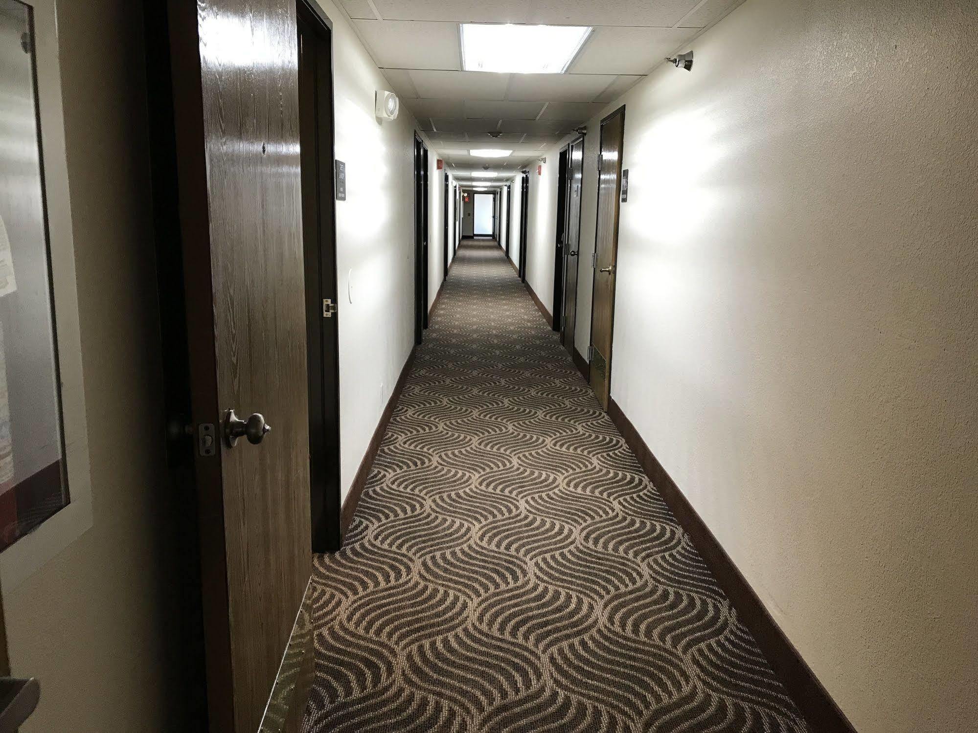 Мотель Super 8 By Wyndham Omaha/West Dodge Экстерьер фото